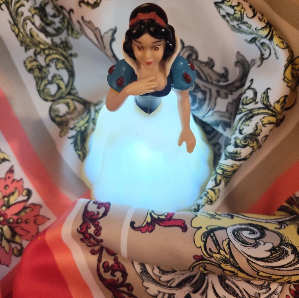 Disney Snow White Princess Glowing Tbletop Battery Night Light 5 3/4